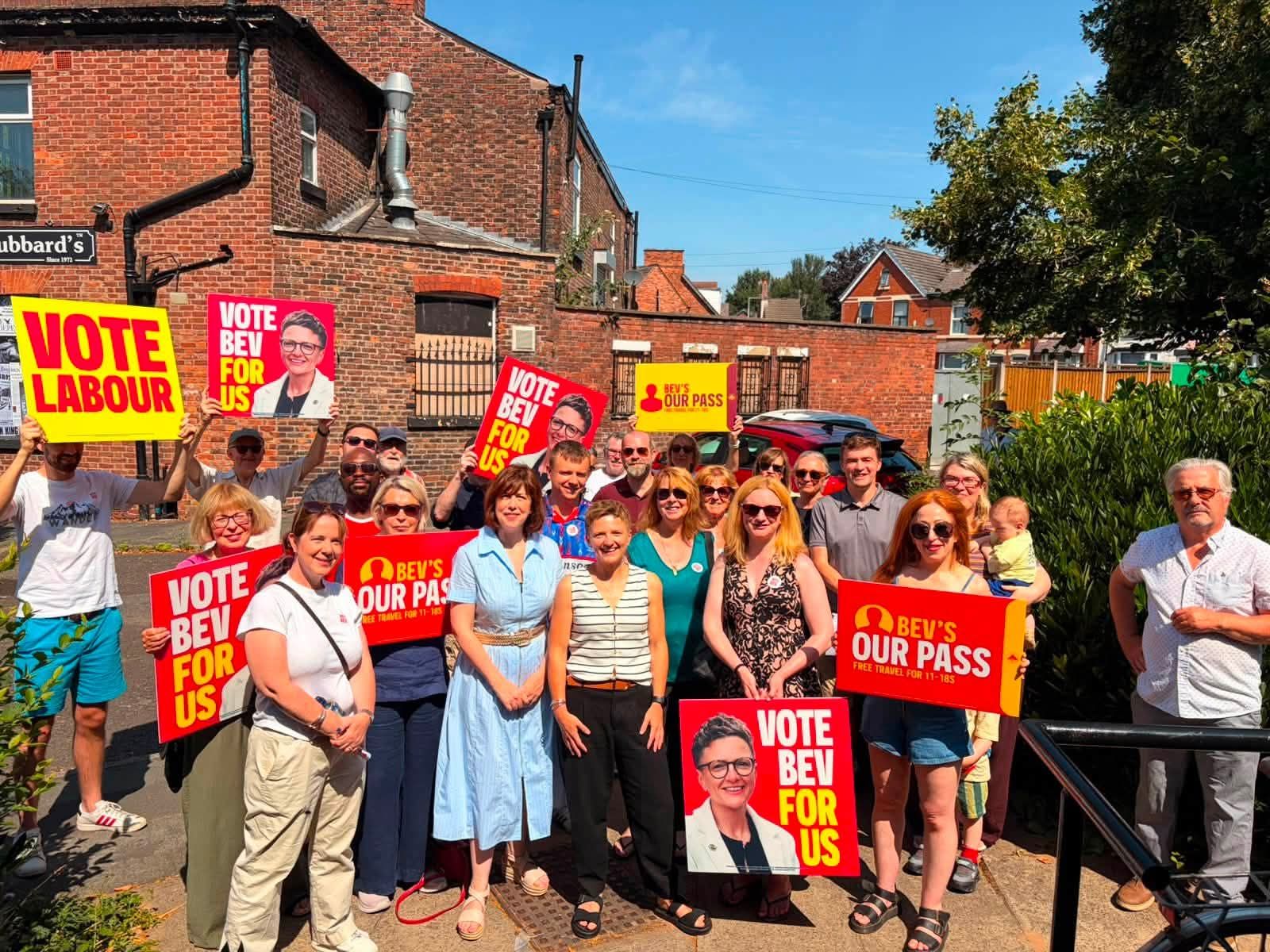 What a scorcher it has been this week. 

But that doesn't stop @[100063531055979:2048:Councillor Laura Clingan, Manor Ward] and I from speaking to and supporting residents. 

Antisocial behaviour, illegal activity, travel support, housing support and licencing are just some of the issues we have supported residents with this week.

It was also full council at which the @[100064357584827:2048:Stockport Labour Group] motion to provide full council tax relief to those with a terminal diagnosis in t